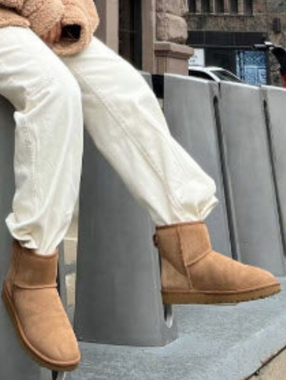 EUC UGG Classic Mini II Boots In Chestnut Suede Sheepskin Size 9